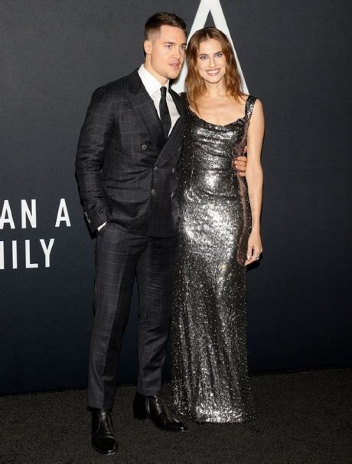 Alexander Dreymon Height Weight Shoe Size Body Measurements Facts