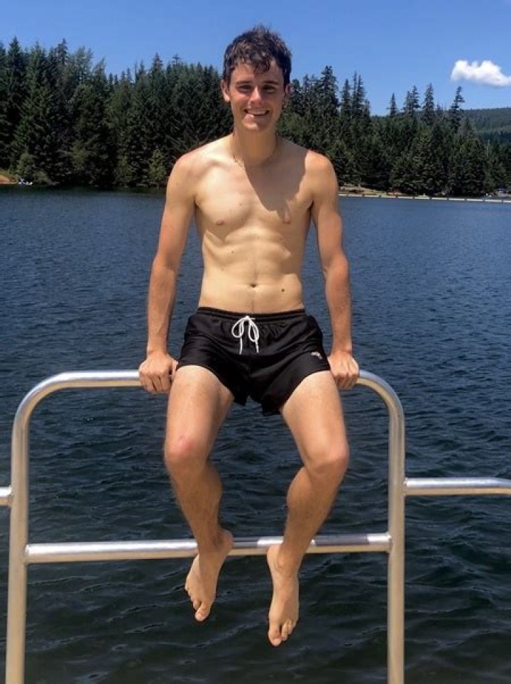 Connor Franta Height Weight Shoe Size Measurements Family