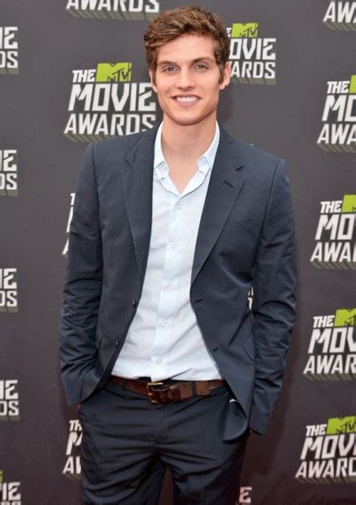 Daniel Sharman Height Weight Body Measurements Age Stat Facts Family