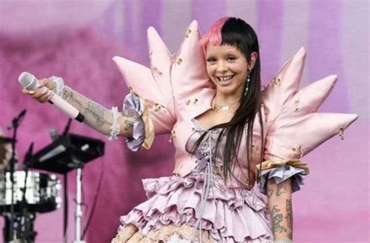 melanie martinez Net Worth & Earnings (2024)