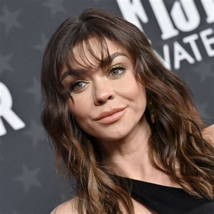 Sarah Hyland Plastic Surgery: Sarah's Changing Features or Fluctuating Weight Got Attention?